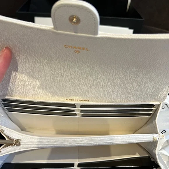** sold** Authentic Chanel Caviar wallet - Picture 3 of 8